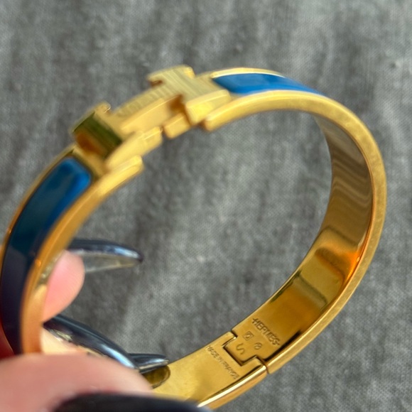 Hermes Clic Clac H bracelet in blue enamel with gold plated hardware - Picture 10 of 12